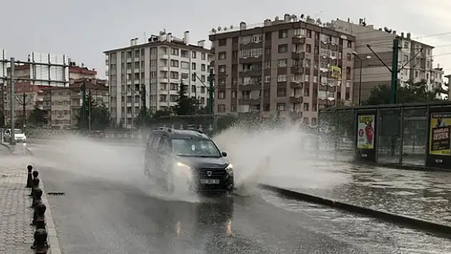 Konya'yı sağanak yağış vurdu