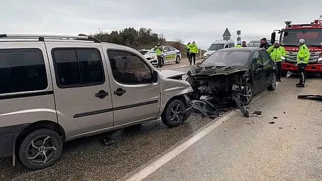 Konya yolunda 8 kişinin yaralandığı kaza kamerada