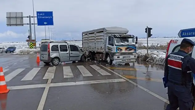 Konya yolunda kaza: İkisi çocuk 3 yaralı