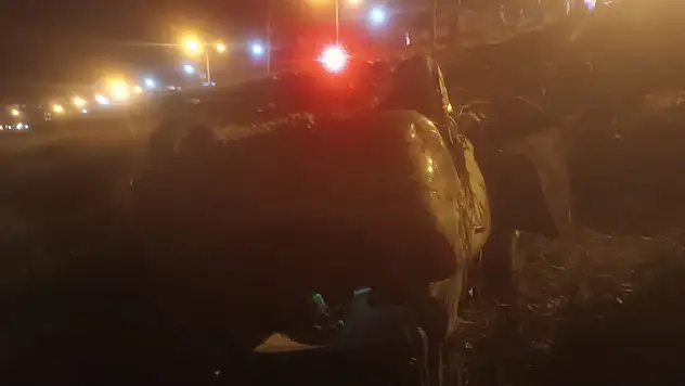 Konya yolunda kontrolden çıkan otomobil göl kenarına uçtu!