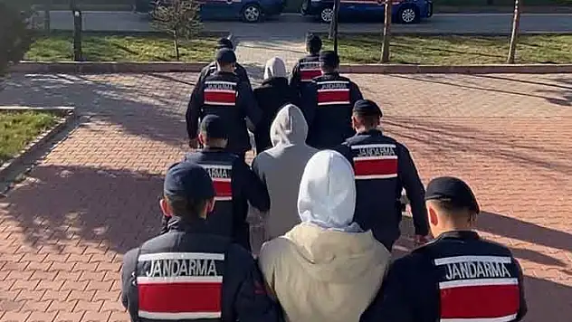 Konya yolunda uyuşturucu operasyonu: 3 kişi tutuklandı