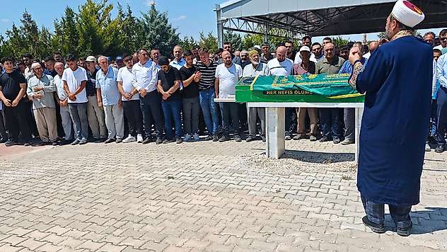 Konya yolundaki feci kazada hayatını kaybeden çocuk defnedildi