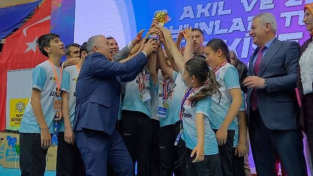 Konya zirveyi bırakmadı