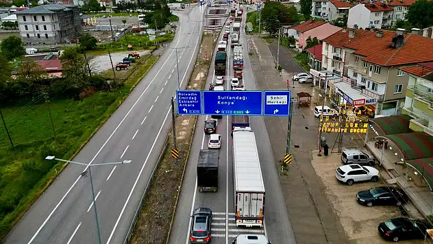 Konya-Afyon yolunda trafik durdu