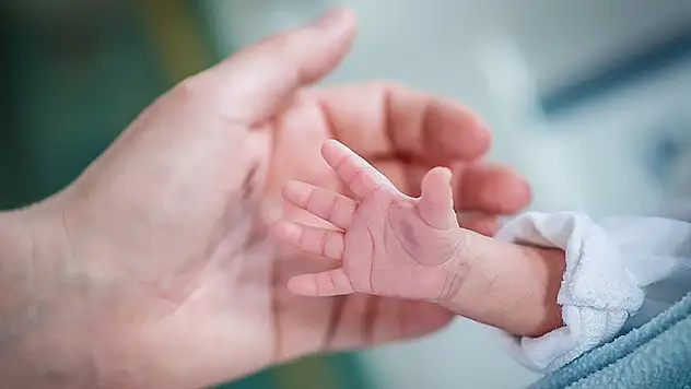 Konya'da 10 günlük bebek cami avlusuna terk edildi