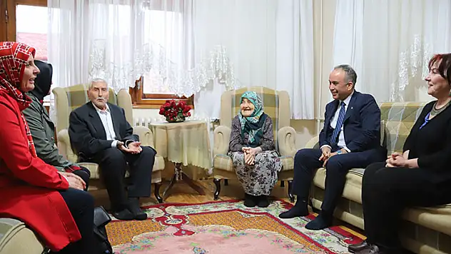 Konya'da 102 yaşındaki emekli öğretmen ve yurt müdürüne vefa ziyareti