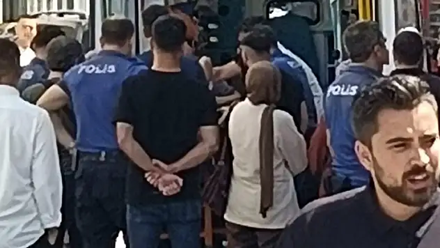 Konya'da 2 kardeş, kaldırımda yürüyen 2 kişiyi bıçakladı