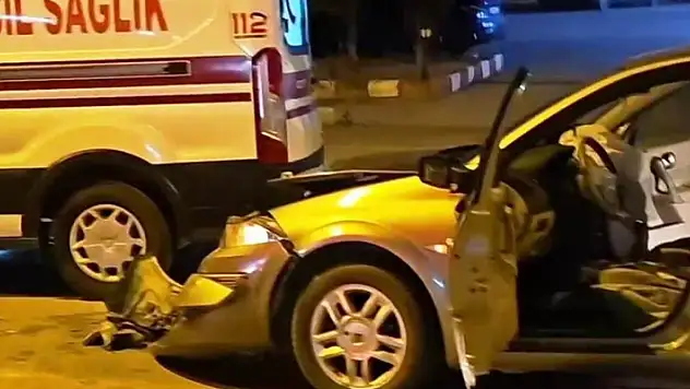 Konya'da 2 otomobil çarpıştı: 2 yaralı
