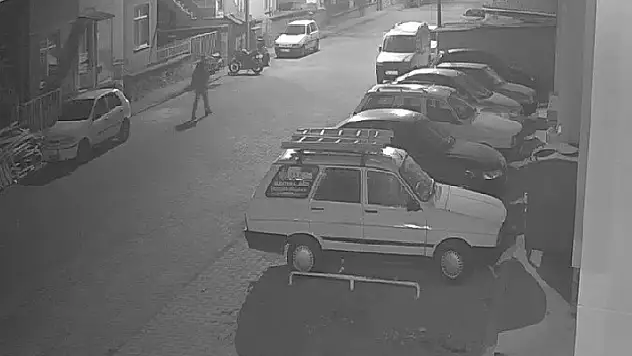 Konya'da 3 aracın yandığı olay kundaklama çıktı!  Kundakçı kameraya yakalandı
