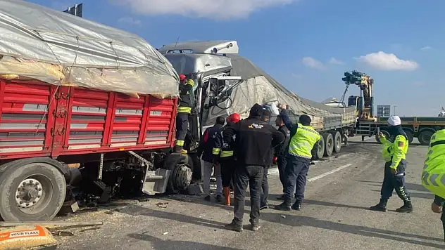 Konya'da 4 tır zincirleme kazaya karıştı: 1 ölü, 2 yaralı