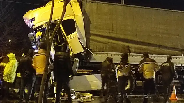 Konya'da 4 tırın karıştığı zincirleme kazada 1 kişi öldü, 3 kişi yaralandı
