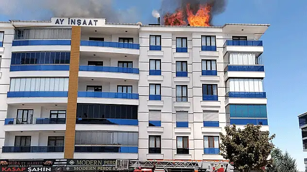 Konya'da 5 katlı apartmanda yangın paniği