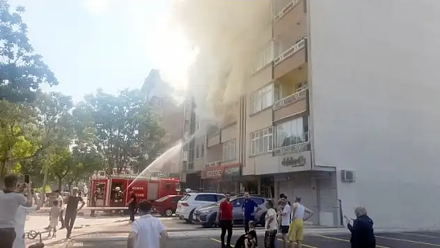Konya'da yangın : 5 kişi dumandan etkilendi