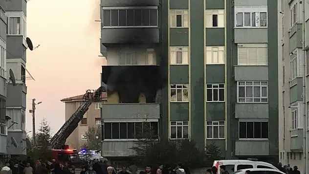Konya'da 5 katlı binada yangın paniği!