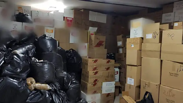 Konya'da 6 milyon 387 bin 600 makaron ele geçirildi! 9 şüpheli gözaltına alındı, 3'ü adliyeye sevk edildi
