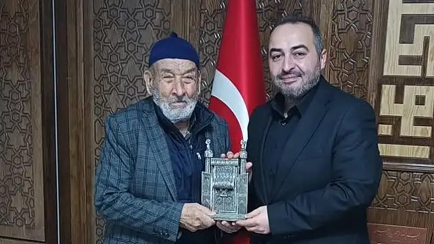 Konya'da 84 yaşında hafızlık yarışmasında birinci oldu