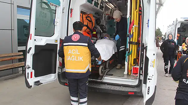 Konya'da ahırda dananın teptiği besici hastanelik oldu