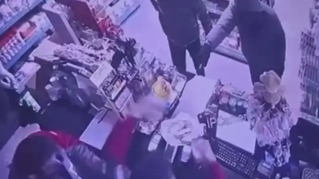 Konya'da akaryakıt soygunu: Soyguncular parayla market alışverişi yapmış!