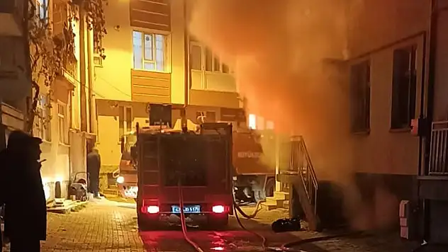 Konya'da apartmanda çıkan yangın itfaiye ekipleri tarafından söndürüldü