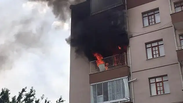 Konya'da apartmanın 4. katında çıkan yangın paniğe neden oldu