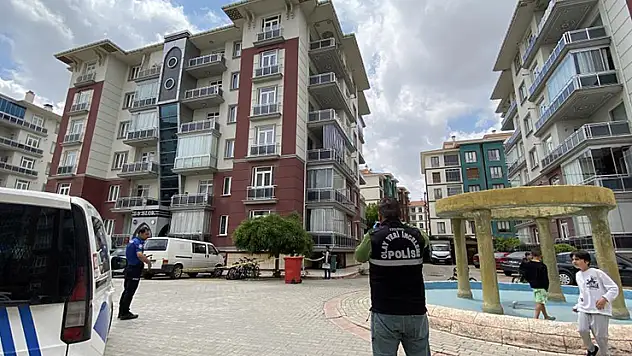 Konya'da apartmanın 5'inci katından düşen 2 yaşındaki çocuk hayatını kaybetti