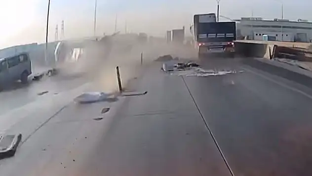 Konya'da araç sollamak isterken tırın önünde kaldı: 6 yaralı