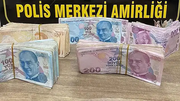 Konya'da aracın üstünde unutulan 43 bin lira yola saçıldı