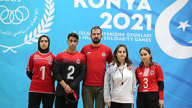 Konya'da azimli antrenör görme engelli eşinin kulübünde şampiyonlar yetiştiriyor