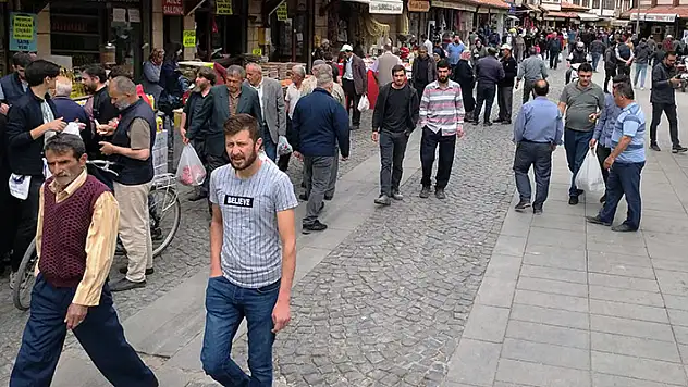 Konya'da bayram alışverişini son günlere bırakanlar yoğunluk oluşturdu