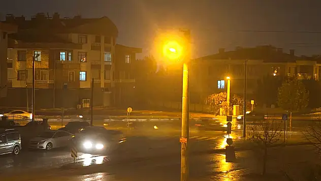 Konya'da beklenen yağmur başladı