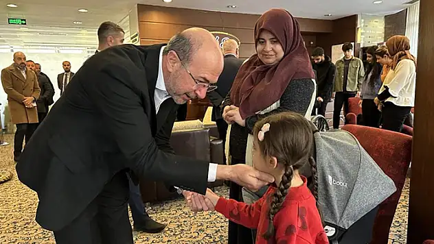 Konya'da belediye başkanları depremzedelerle buluştu
