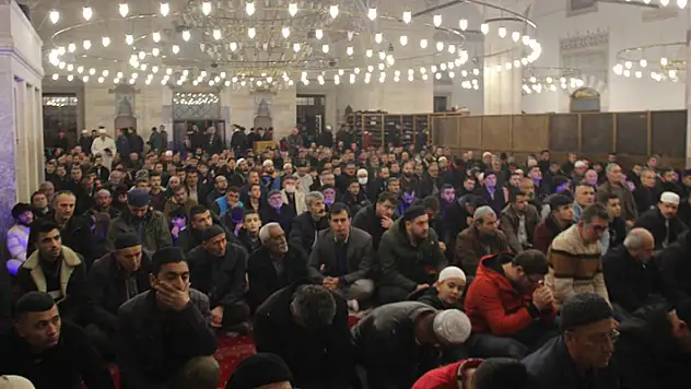 Konya'da Berat Kandili'nde camiler dolup taştı
