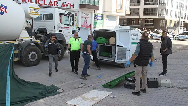Beton mikserinin altında kalan yaşlı adam hayatını kaybetti