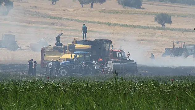 Konya'da biçerdöverde çıkan yangın söndürüldü