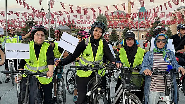 Konya'da bisikletçiler, trafik kazasında hayatını kaybeden arkadaşları için pedal çevirdi