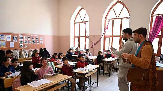 Konya'da 'Çat Kapı Sınıf Tiyatrosu' ile 165 bin öğrenciye ulaşılıyor