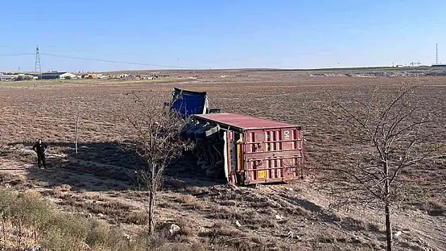 Konya'da çekici devrildi: 1 yaralı