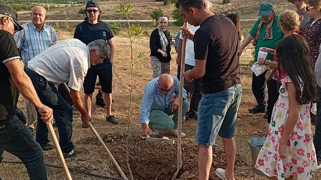 Konya'da ÇEKÜL Kurucu Başkanı Prof. Dr. Metin Sözen adına fidan dikildi