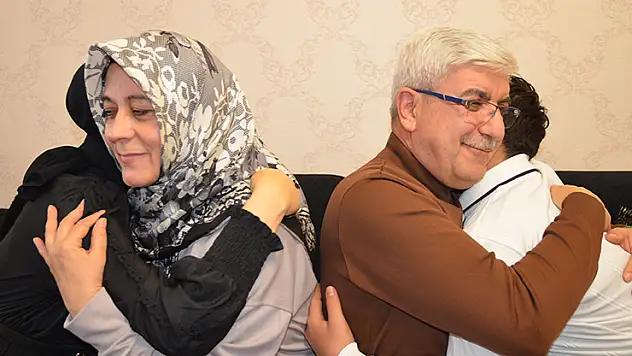 Konya'da çoğalan sevgi: 'koruyucu aile mutluluğu' kurdukları dernekle büyüyor