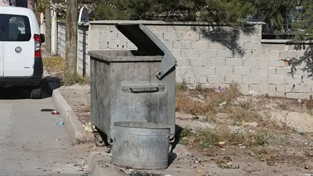 Konya'da çöp konteynerinin yanında yeni doğmuş bebek bulundu