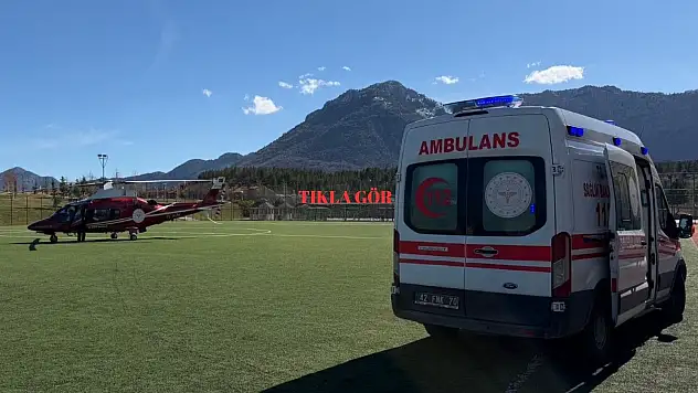 Konya'da cuma namazında kalp krizi geçiren kişi hava ambulansıyla hastaneye kaldırıldı
