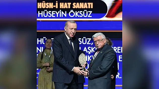 Konya'da Cumhurbaşkanı Erdoğan'dan ödüllü hattat Hüseyin Öksüz konuştu