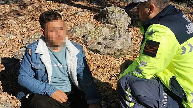Konya'da dağlık alanda kaybolan genci jandarma buldu