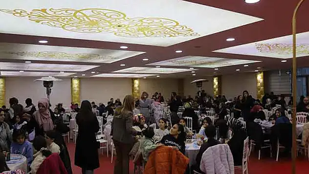 Konya'da devlet korumasındaki çocuklar ve koruyucu aileler iftarda buluştu