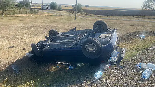 Konya'da devrilen otomobildeki 2 kişi yaralandı