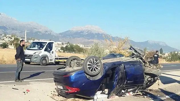 Konya'da devrilen otomobildeki 3 kişi yaralandı