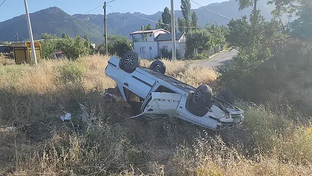 Konya'da devrilen otomobildeki 4 kişi yaralandı