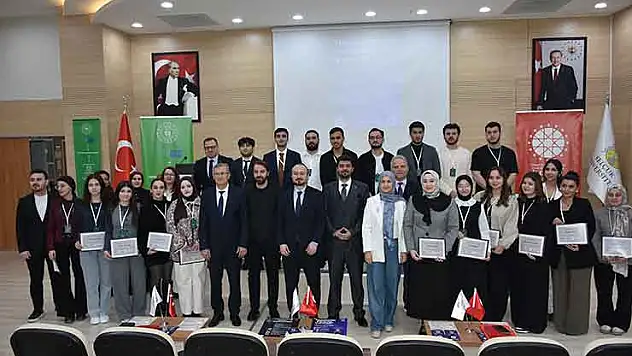 Konya'da 'dezenformasyonla mücadele farkındalık eğitimi' düzenlendi