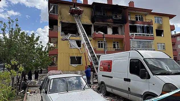 Konya'da doğal gaz kaynaklı patlamanın yaşandığı binanın sakinleri o geceyi anlattı