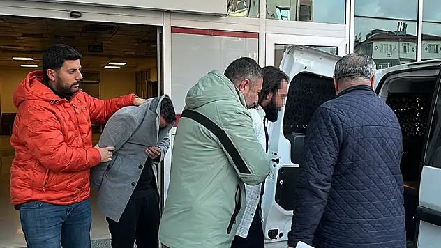 Konya'da dükkan sahibini bıçaklayan kiracı ve arkadaşı adliyeye sevk edildi